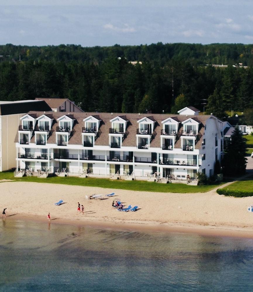 Quality & Mackinaw Beachfront 2*