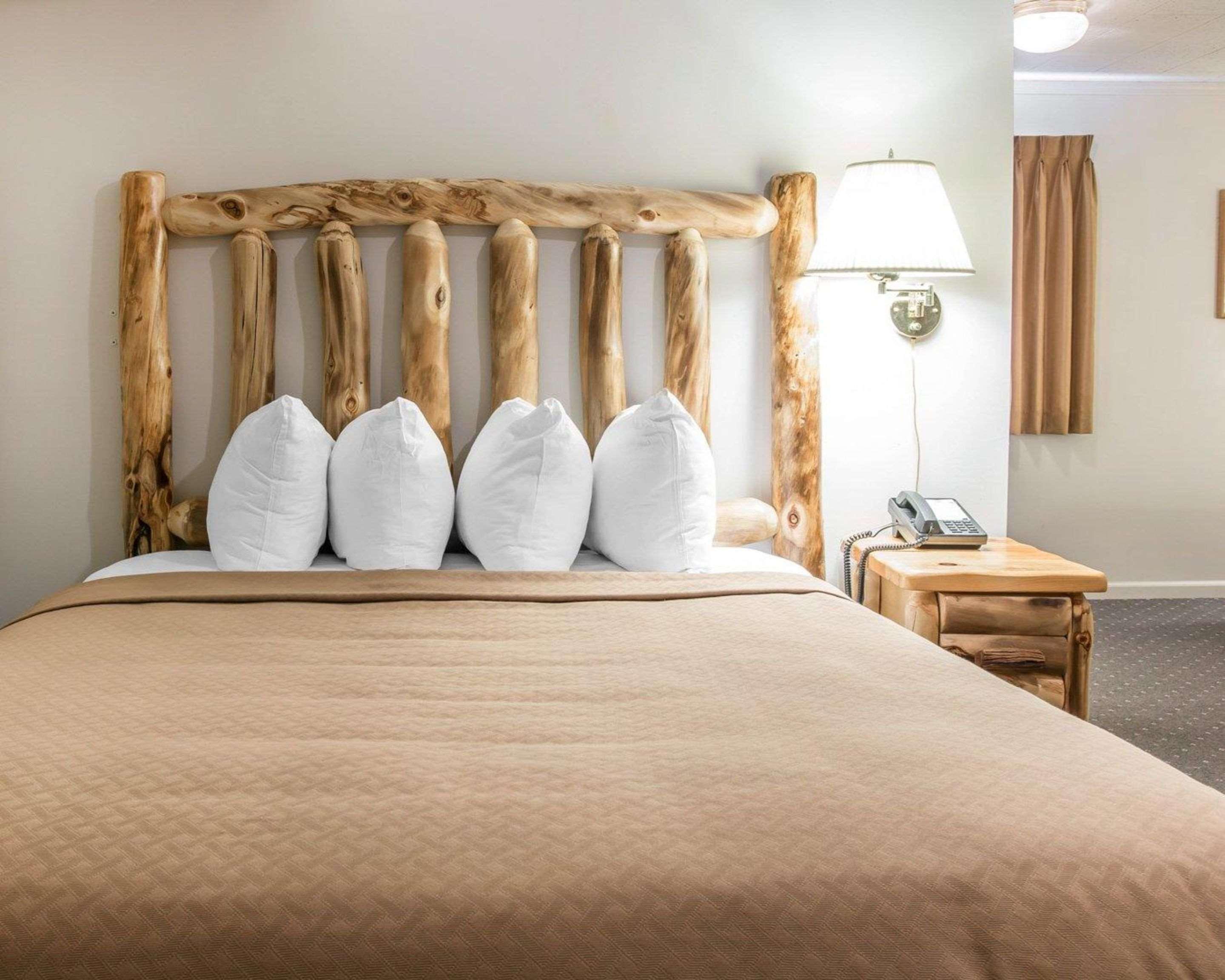 Quality & Mackinaw Beachfront 2*