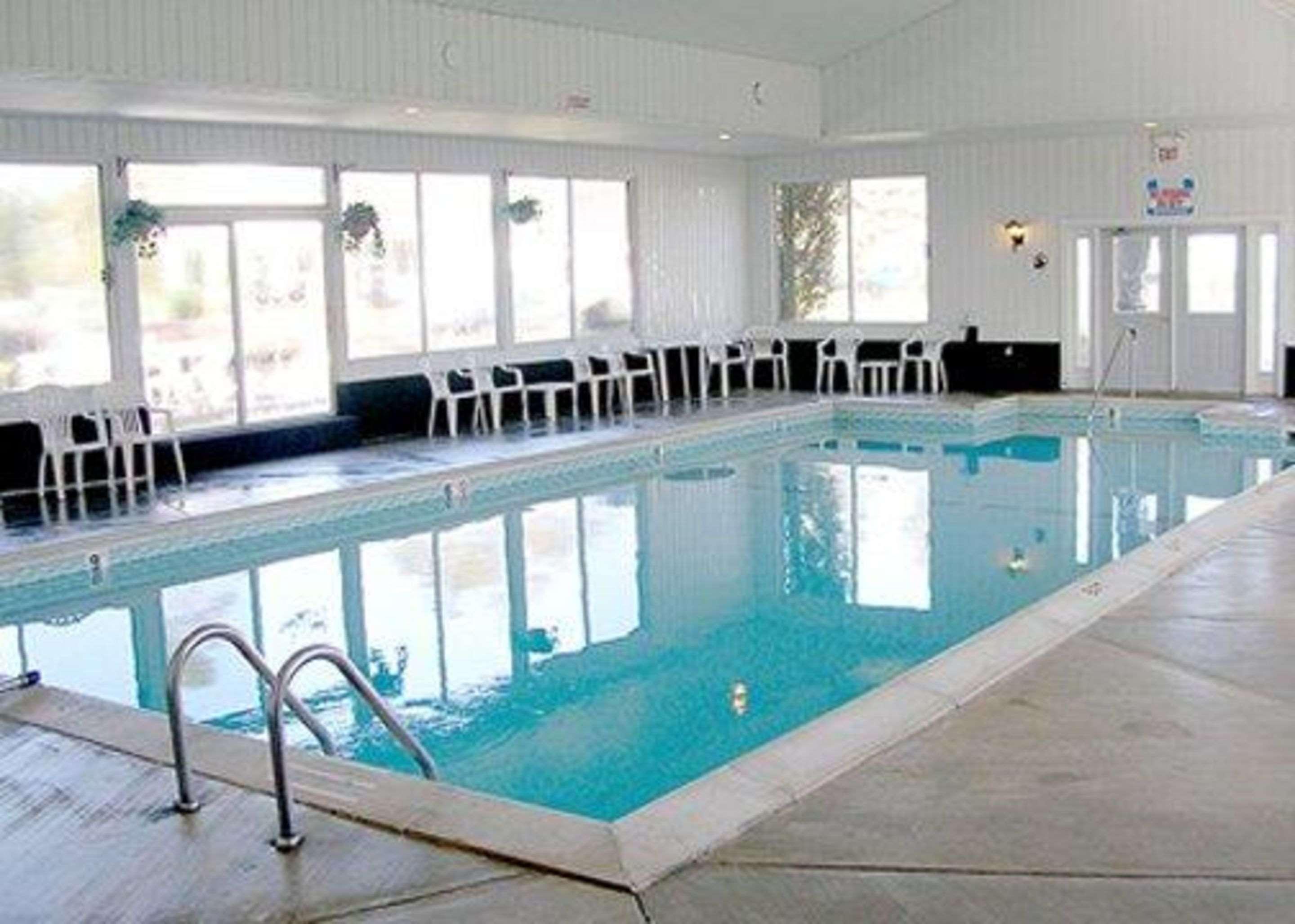 Hotel Quality & Mackinaw Beachfront