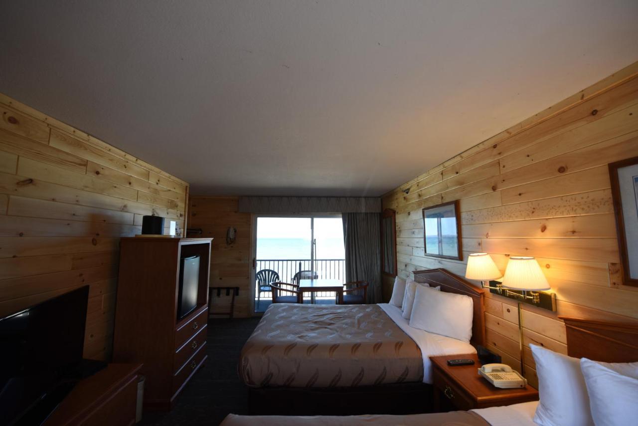 Quality & Mackinaw Beachfront Hotel 2*