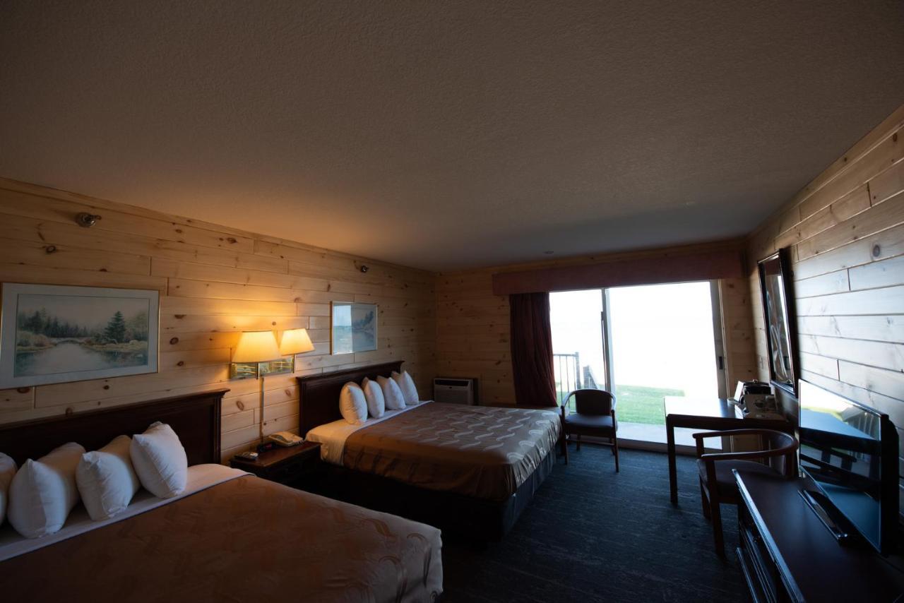 Quality & Mackinaw Beachfront 2* Mackinaw City
