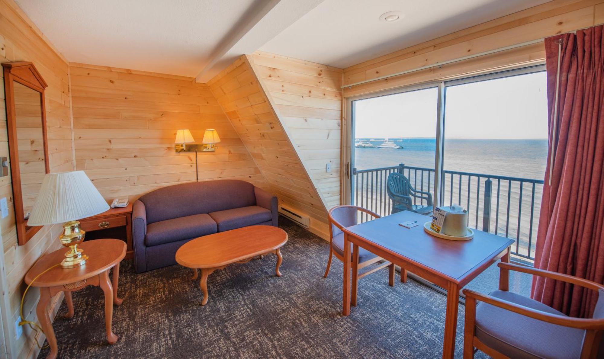 Quality & Mackinaw Beachfront Hotel