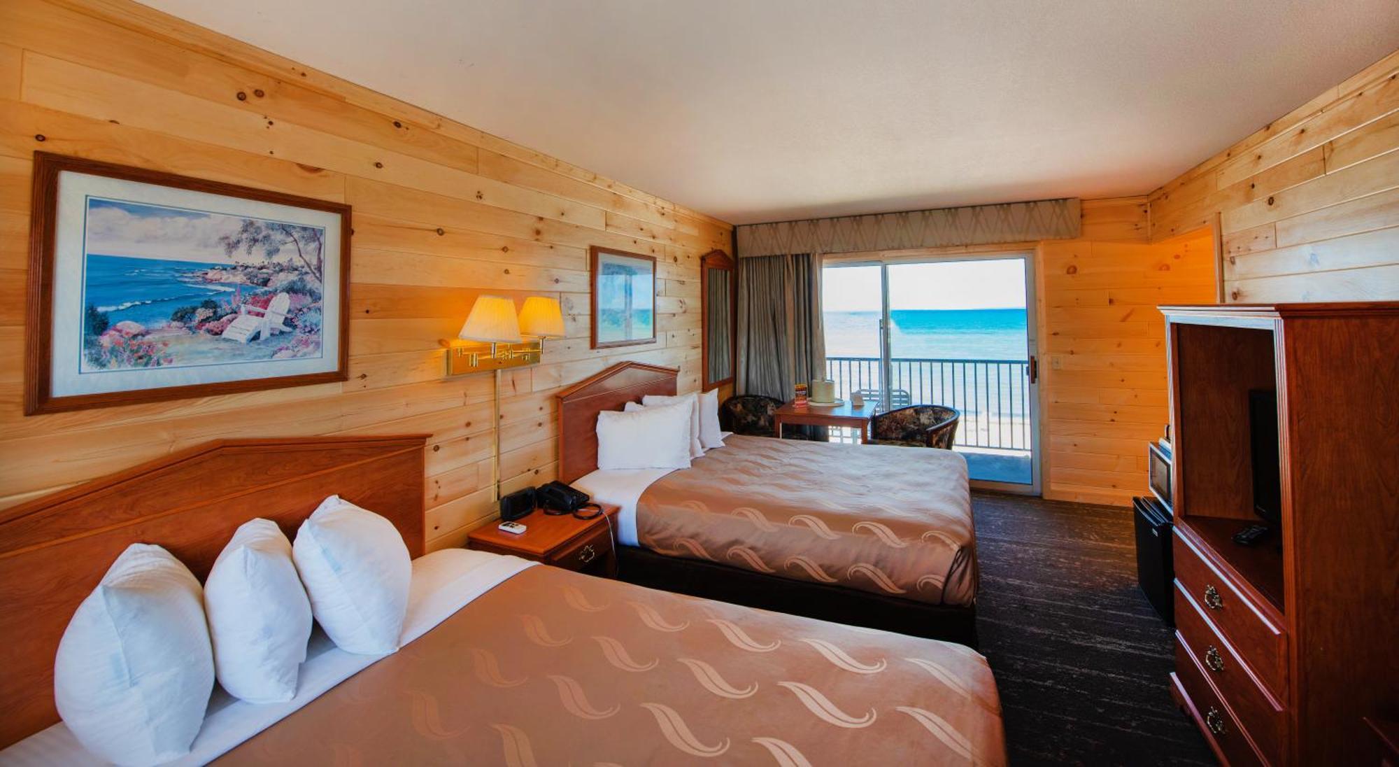 Hotel Quality & Mackinaw Beachfront