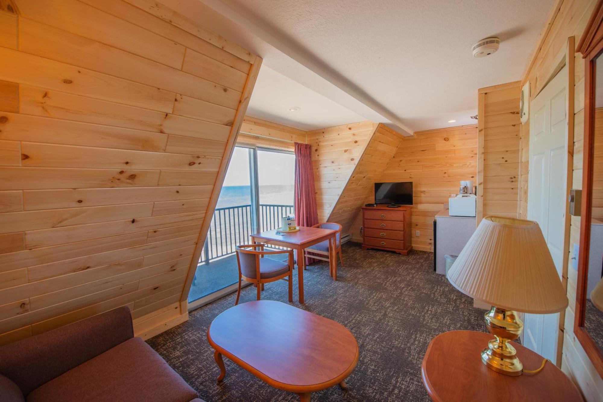 Hotel Quality & Mackinaw Beachfront 2*