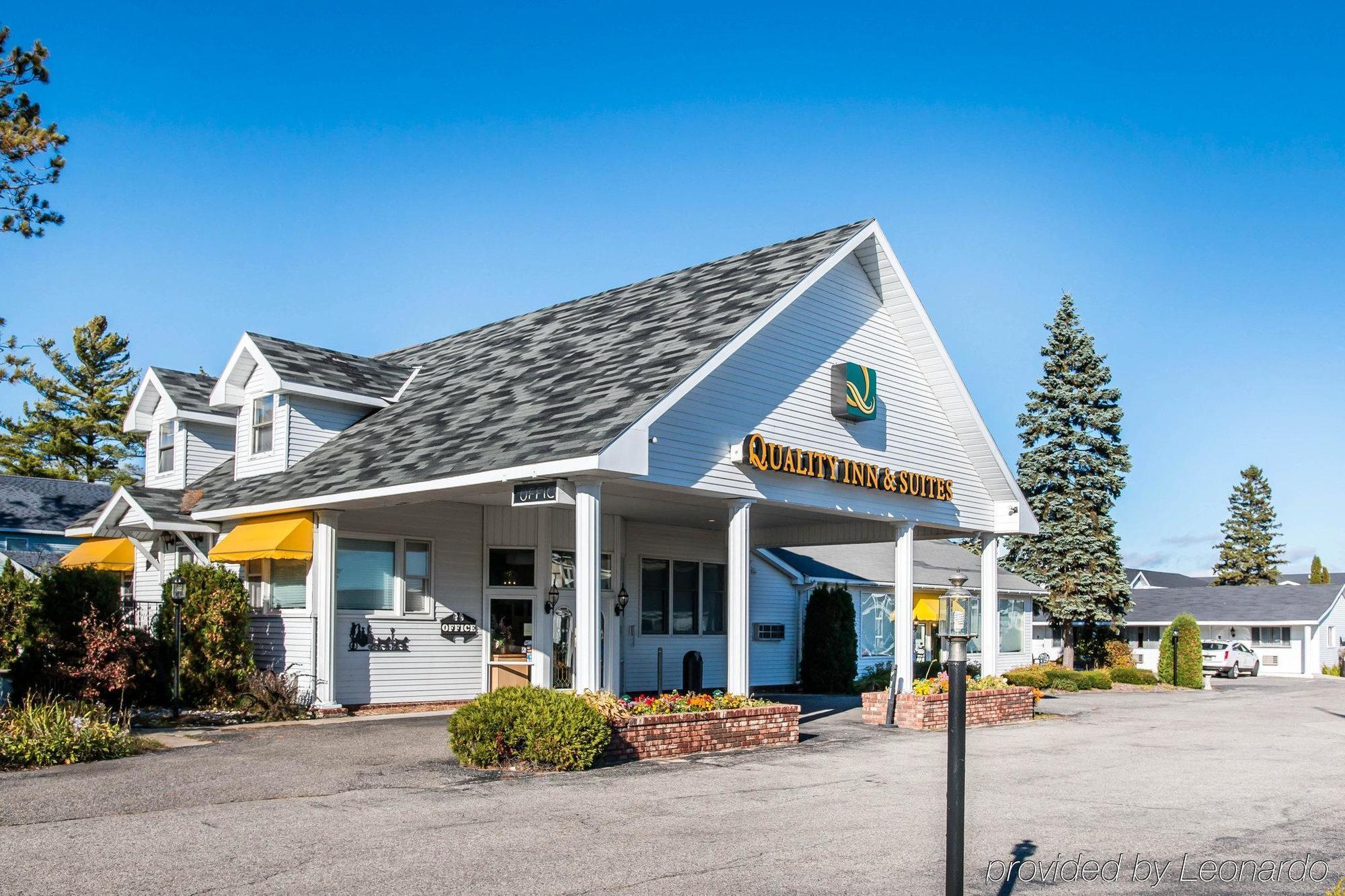 Hotel Quality & Mackinaw Beachfront