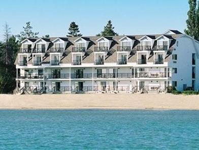 Hotel Quality & Mackinaw Beachfront 2*