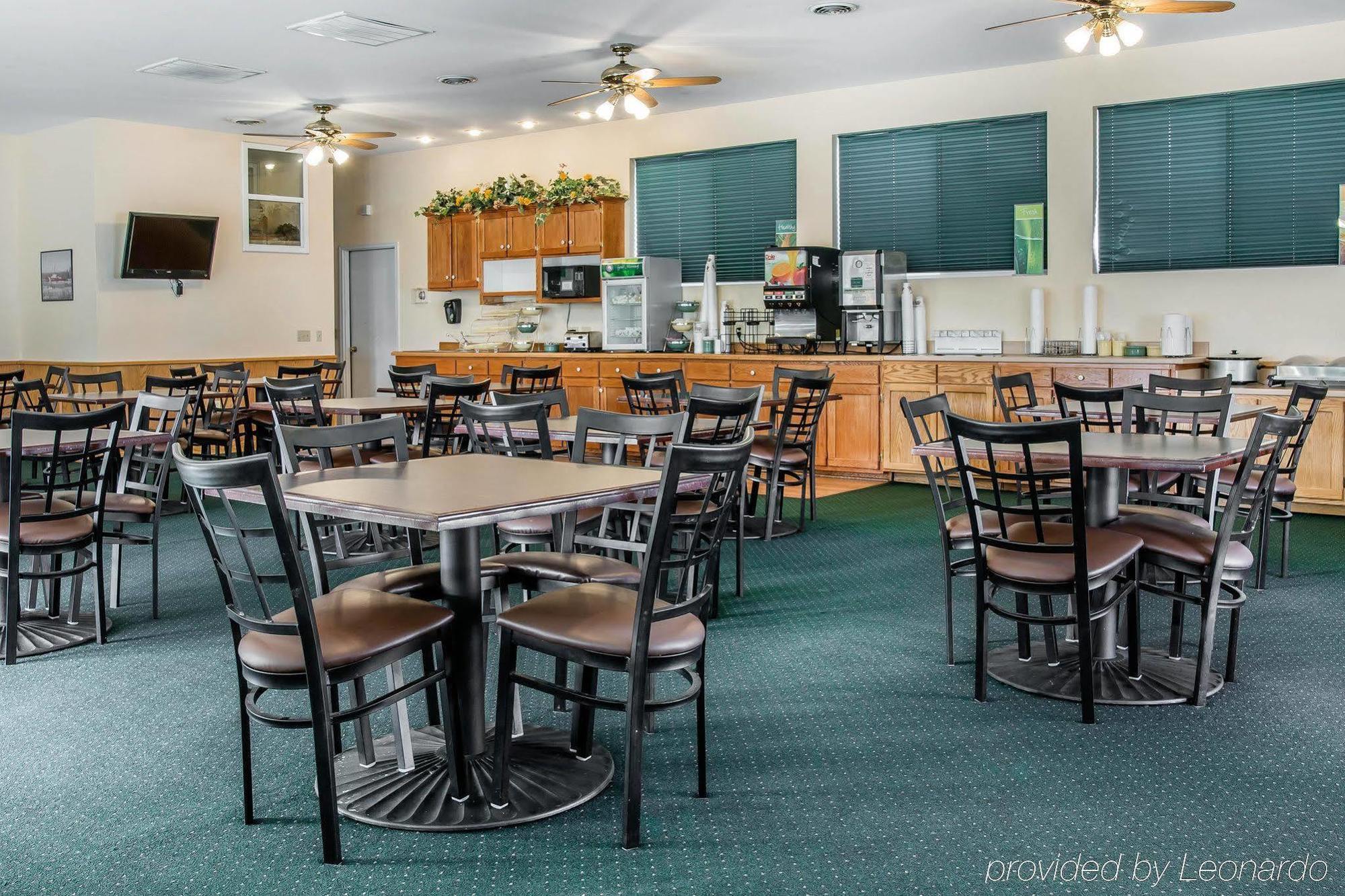 Hotel Quality & Mackinaw Beachfront Mackinaw City