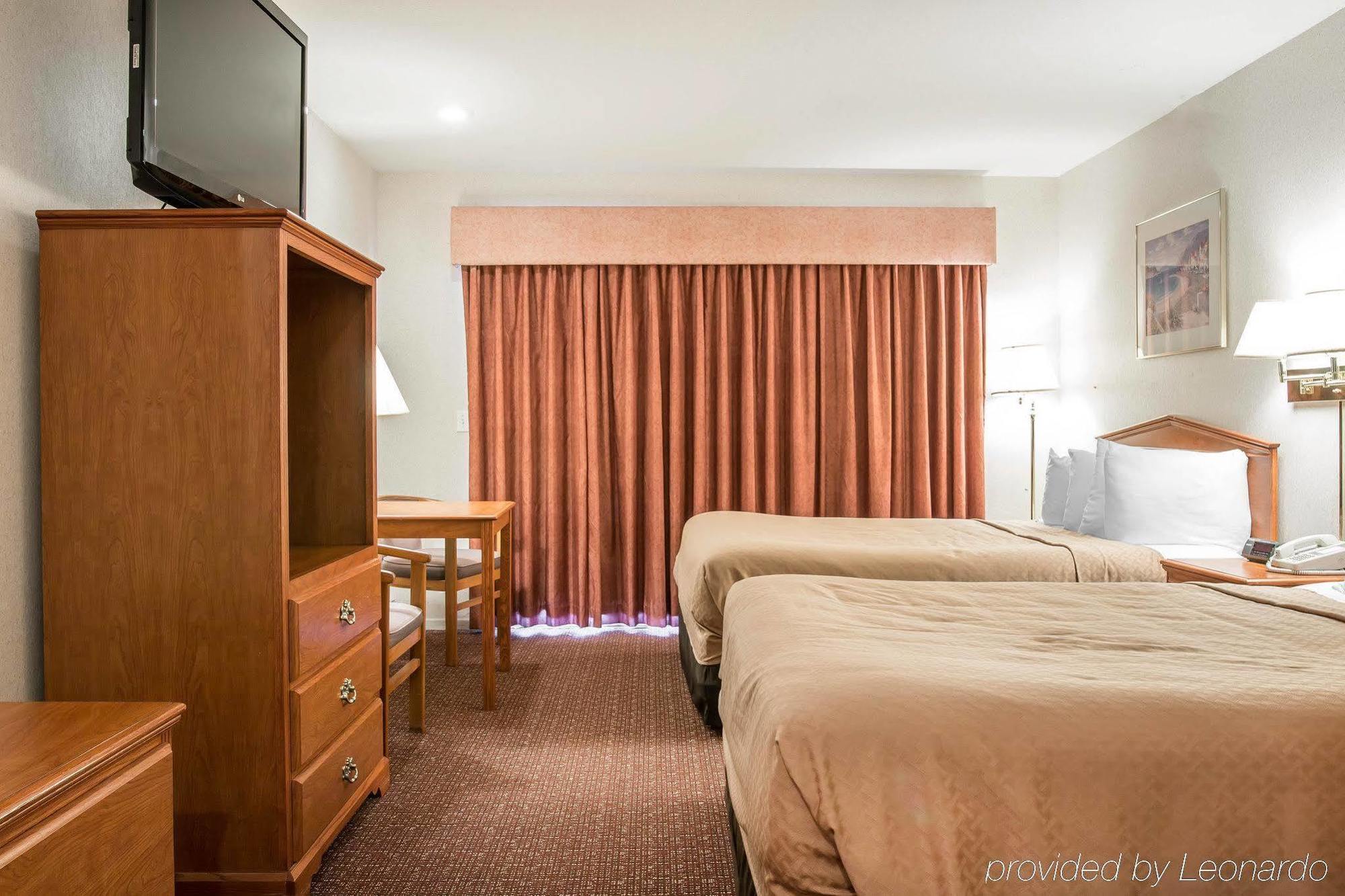 Quality & Mackinaw Beachfront