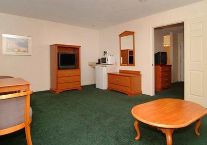 Quality & Mackinaw Beachfront Hotel Mackinaw City