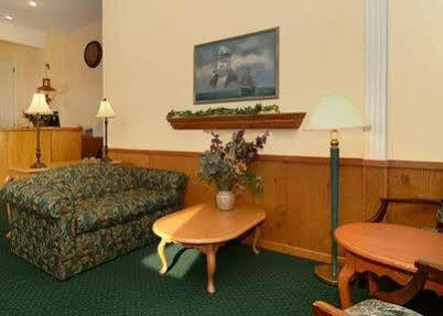 Quality & Mackinaw Beachfront 2* Mackinaw City