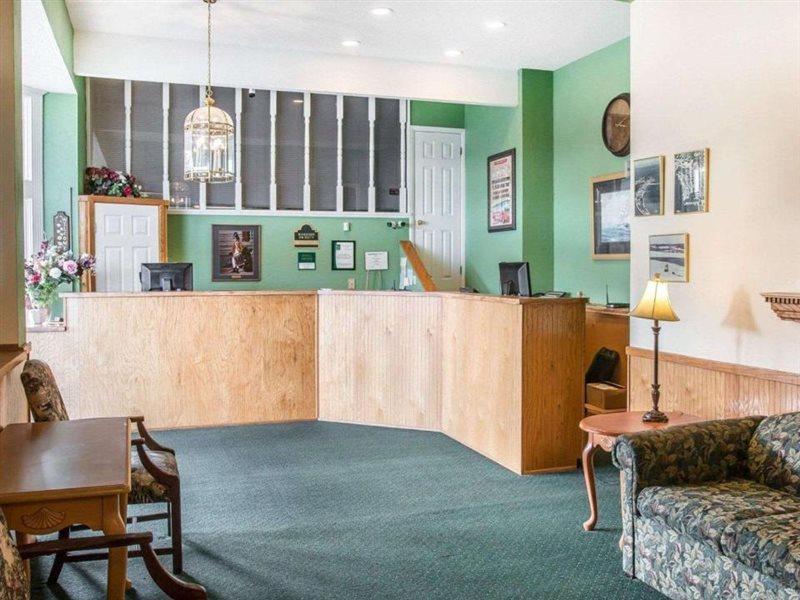 Hotel Quality & Mackinaw Beachfront