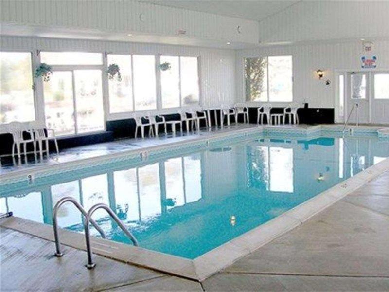 Quality & Mackinaw Beachfront 2*
