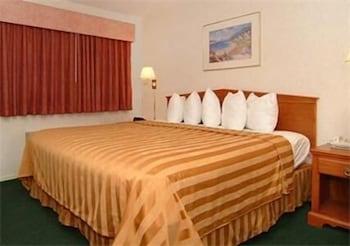 Hotel Quality & Mackinaw Beachfront Mackinaw City