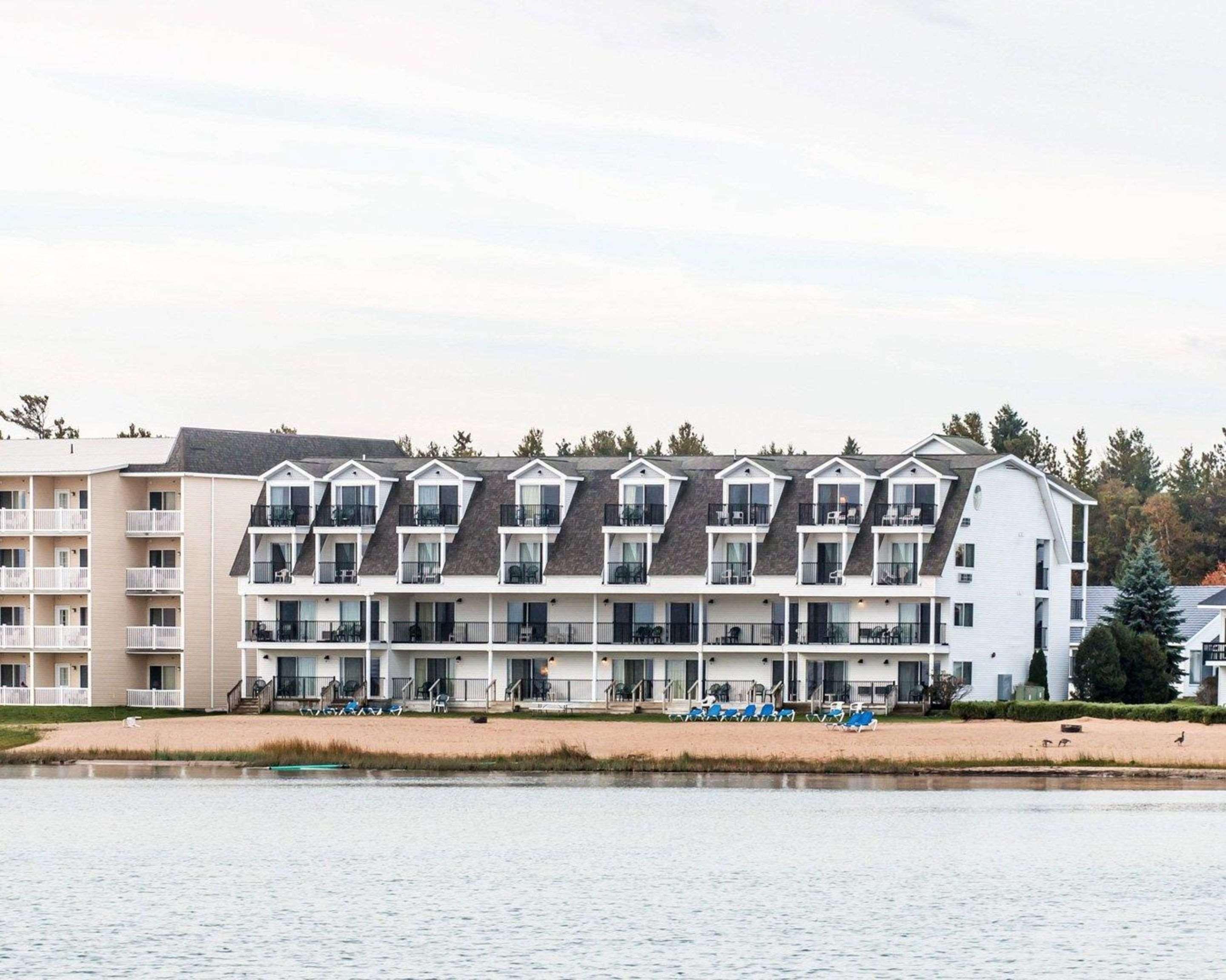 Quality & Mackinaw Beachfront Mackinaw City