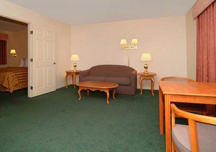 Hotel Quality & Mackinaw Beachfront